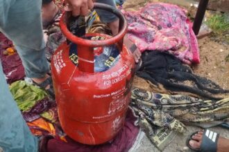 CYLINDER CAUGHT FIRE IN DHANTARI