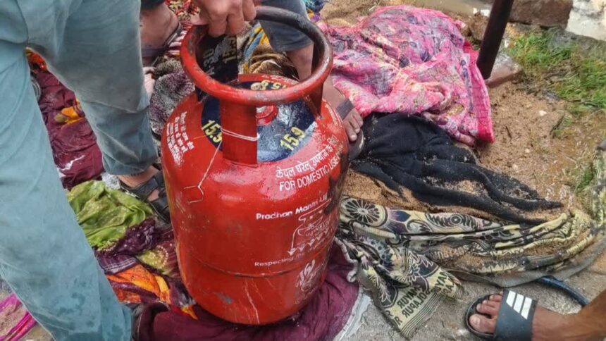 CYLINDER CAUGHT FIRE IN DHANTARI
