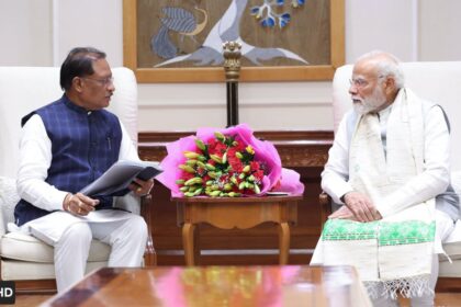 CM Met Pm Modi