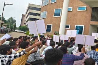 NHM Employees Protest
