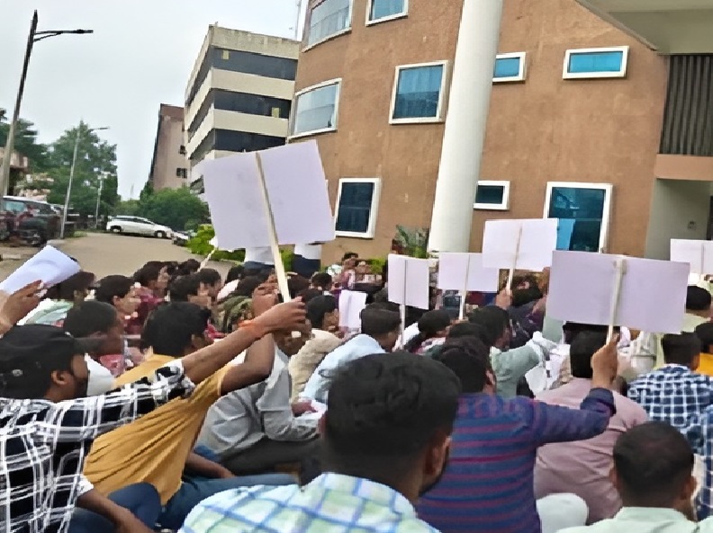 NHM Employees Protest