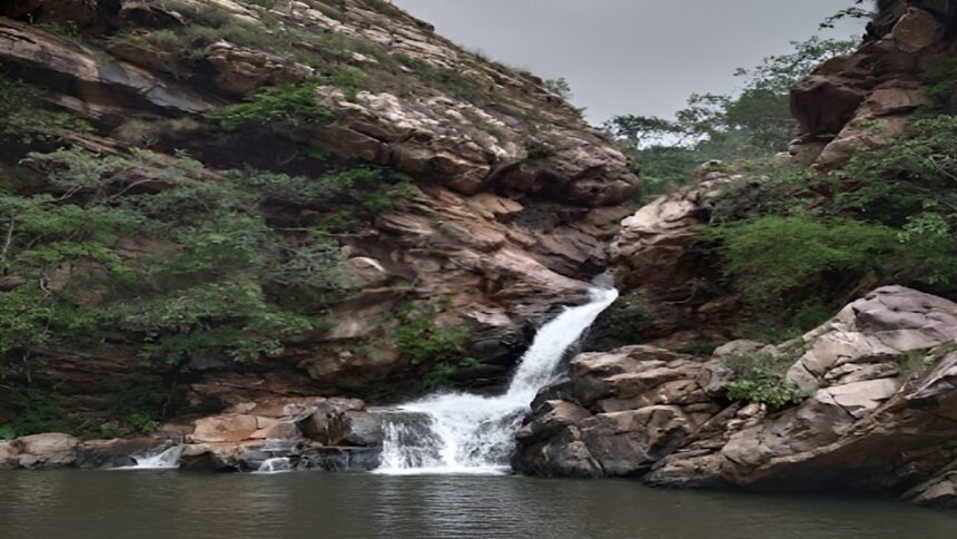 Damaudhara Waterfall