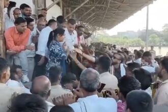 Sagar Tehsildar Slap Farmers Video