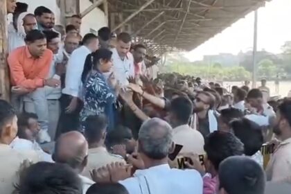 Sagar Tehsildar Slap Farmers Video