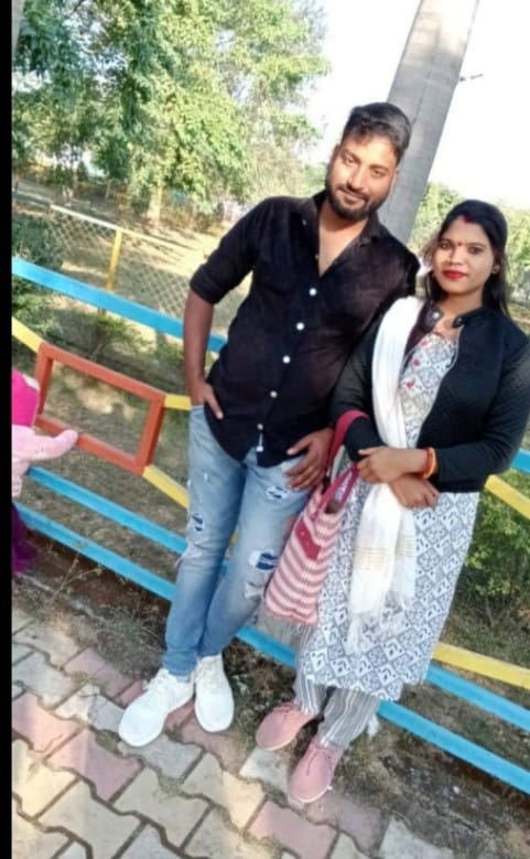 चर्चित टुनटुन दाबेली सेंटर के संचालक अमन ओझा की संदिग्ध परिस्थितियों में मौत हो गई। उनका शव झारखंड के गढ़वा जिले के रंका थाना क्षेत्र में बरामद