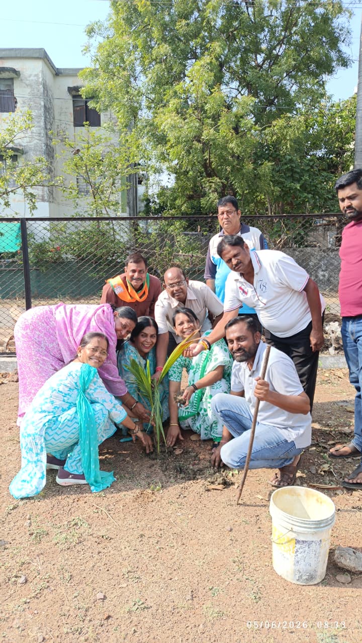 BJP Bhilai : A tree in the name of mother