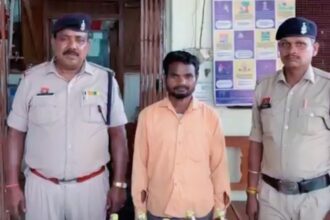 शराब माफियाओं के ठिकानों पर छापे, 70 हजार से ज्यादा की जब्ती