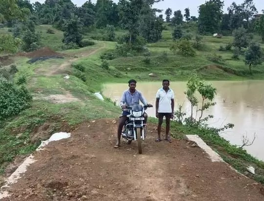 CM Helpline 1076 : शिकायत के बाद बनी अधूरी पुलिया, ग्रामीणों को मिला सुरक्षित आवागमन का रास्ता