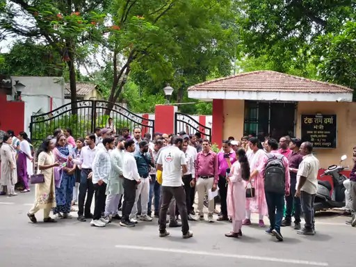 Chhattisgarh guest lecturers protest