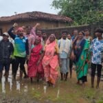 Balod Road Protest : अधूरी सड़क पर ग्रामीणों ने की धान की रोपाई