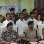 Bijapur Maoist Surrender : झारखंड में सक्रिय 8 माओवादियों ने बीजापुर में किया आत्मसमर्पण