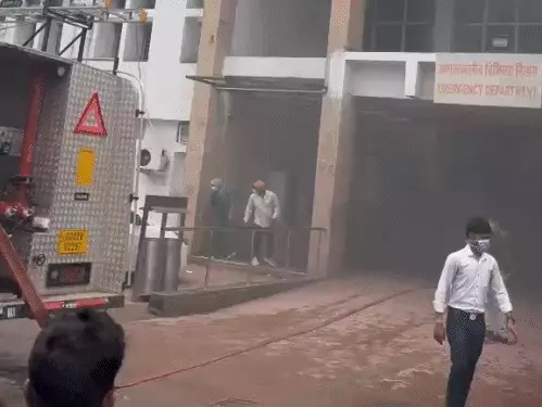 Raipur Mekahara Hospital Fire : मेकाहारा के कैजुअल्टी वार्ड में लगी आग, मरीजों में मची अफरा-तफरी