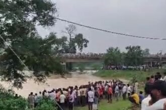 Sarangarh Car Accident Rescue : लात नाला में कार बहने के बाद दंपती की तलाश जारी, 60 घंटे बाद भी नहीं मिला सुराग