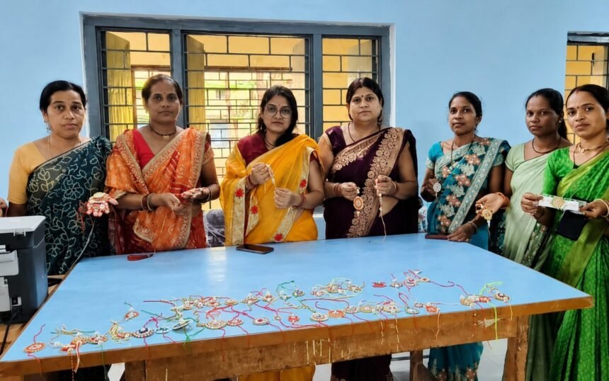 Vishnu Bhog Rice Rakhi : रक्षाबंधन पर छत्तीसगढ़ की पहचान बनेंगी विष्णु भोग चावल से बनी राखियां