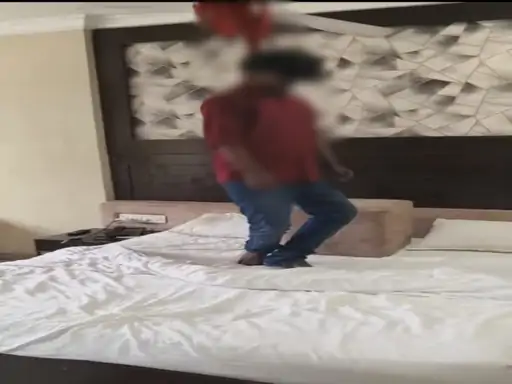 Bilaspur Hotel Death : होटल के कमरे में फंदे पर मिला युवक का शव, मोबाइल में मिला सुसाइड नोट