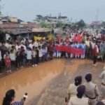 Rajnandgaon Road Protest : जर्जर सड़क पर फूटा गुस्सा, ग्रामीणों ने किया चक्का जाम