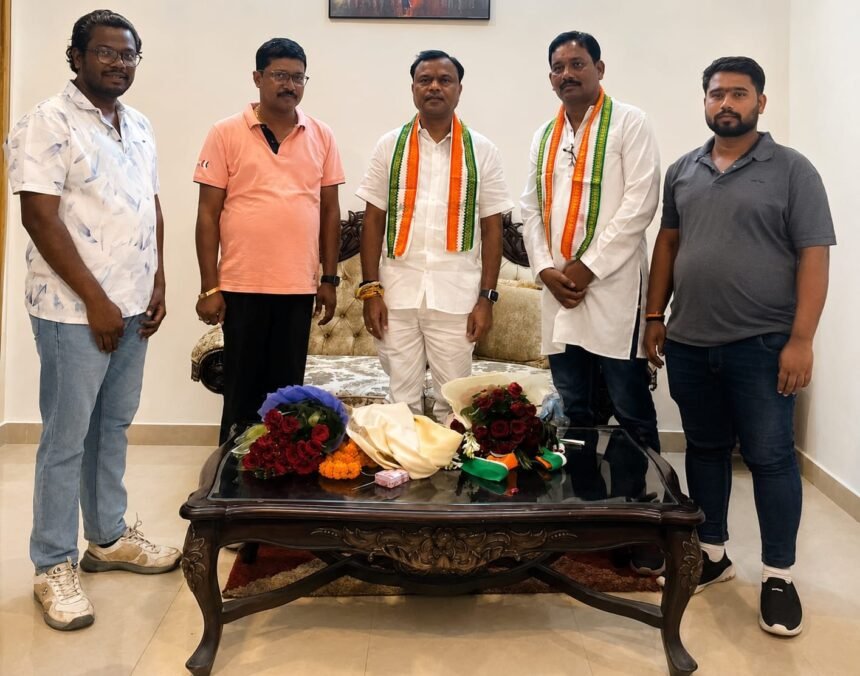 Congress Meeting : दीपक बैज से मिले आदिवासी कांग्रेस पदाधिकारी, संगठन को मजबूत करने पर मंथन