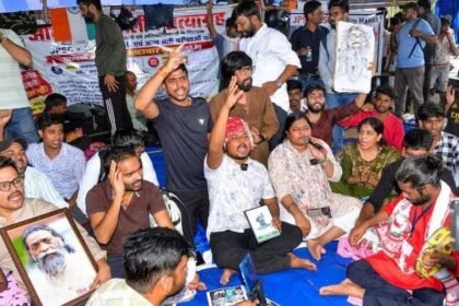 Jharkhand Student Protest : पेपर लीक के खिलाफ छात्रों का प्रदर्शन जारी, हेमंत सोरेन सरकार से दूसरे दौर की वार्ता भी बेनतीजा
