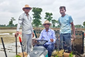Paddy Transplanter : पैडी ट्रांसप्लांटर से किसान ने घटाई लागत, बढ़ाई उत्पादकता