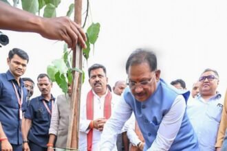 Peepal For People Campaign : 15 एकड़ में लगाएंगे 2500 से ज्यादा पीपल के पौधे, मुख्यमंत्री ने शुरू किया अभियान