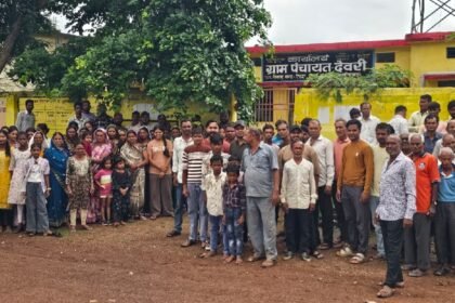 Fake NOC Controversy : देवरी में फर्जी NOC विवाद फिर गरमाया, ग्रामीणों ने पंचायत में जड़ा ताला
