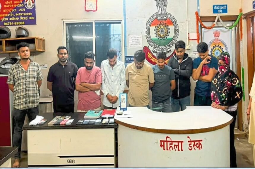 Durg Crime News  :  आधी रात स्पा सेंटर में पुलिस की रेड, महिला दलाल समेत 9 गिरफ्तार