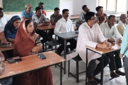 Parent-Teacher Meeting : पालक-शिक्षक सम्मेलन में पढ़ाई और नियमित उपस्थिति पर हुआ संवाद