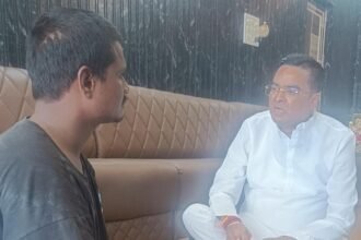 Divyang News : स्कूटी मांगने पहुंचा दिव्यांग, जांच में शराब के नशे में मिला; विधायक रिकेश सेन बोले- पहले नशा छोड़िए, फिर स्कूटी भी मिलेगी