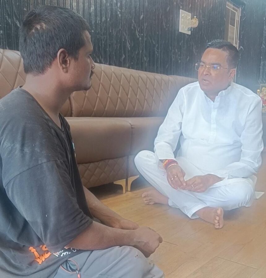 Divyang News : स्कूटी मांगने पहुंचा दिव्यांग, जांच में शराब के नशे में मिला; विधायक रिकेश सेन बोले- पहले नशा छोड़िए, फिर स्कूटी भी मिलेगी