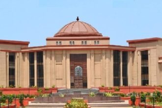 CG High Court Salary Recovery : सहमति पत्र के बावजूद नहीं होगी वसूली, कक्षा-3 और 4 कर्मचारियों को हाई कोर्ट की बड़ी राहत