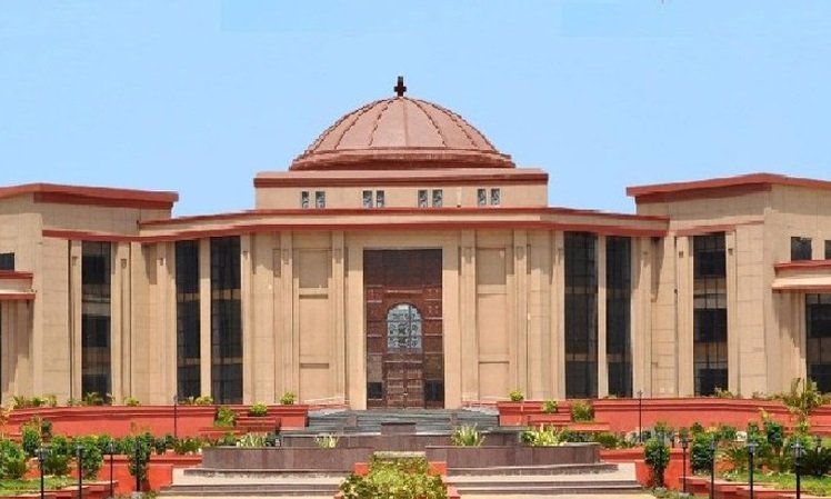 CG High Court Salary Recovery : सहमति पत्र के बावजूद नहीं होगी वसूली, कक्षा-3 और 4 कर्मचारियों को हाई कोर्ट की बड़ी राहत