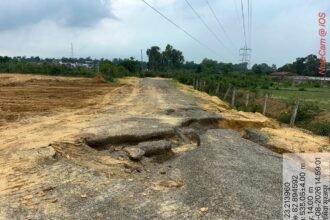 Surajpur Road Scam :  226 लाख की सड़क पहली बारिश में बही, अफसरों और ठेकेदार पर गंभीर आरोप