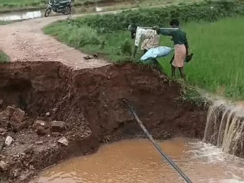 Chhattisgarh Rain Alert : सूरजपुर में सड़कें बहीं, कच्चे मकान गिरे; केलो डैम के 4 गेट खुले