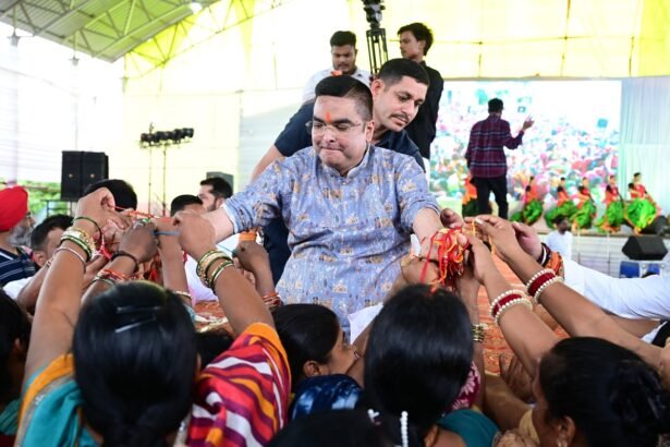 Rikesh Sen Rakhi Celebration  : 11 हजार से अधिक बहनों ने विधायक रिकेश सेन को बांधा रक्षा सूत्र