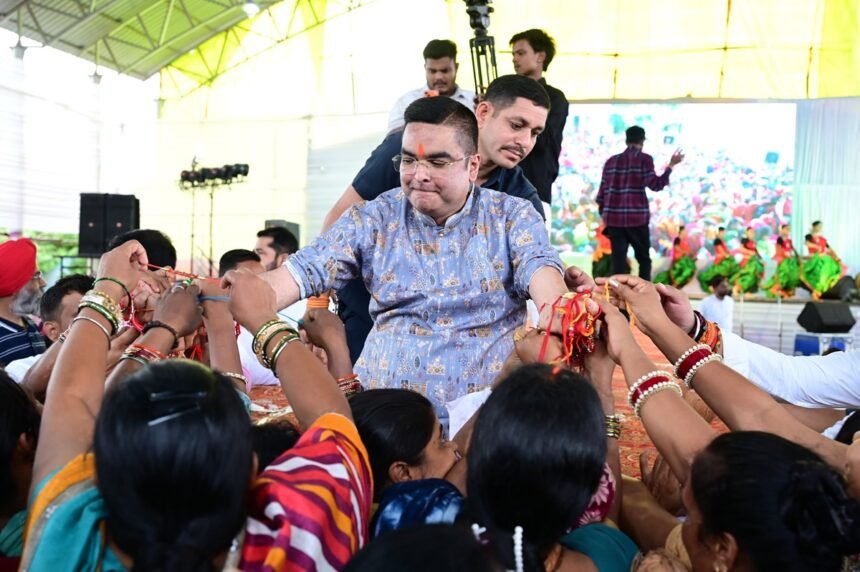 Rikesh Sen Rakhi Celebration : 11 हजार से अधिक बहनों ने विधायक रिकेश सेन को बांधा रक्षा सूत्र