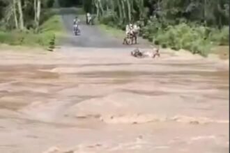 CG Rain Alert : उफनते नाले में बाइक समेत गिरा बुजुर्ग, बाल-बाल बची जान