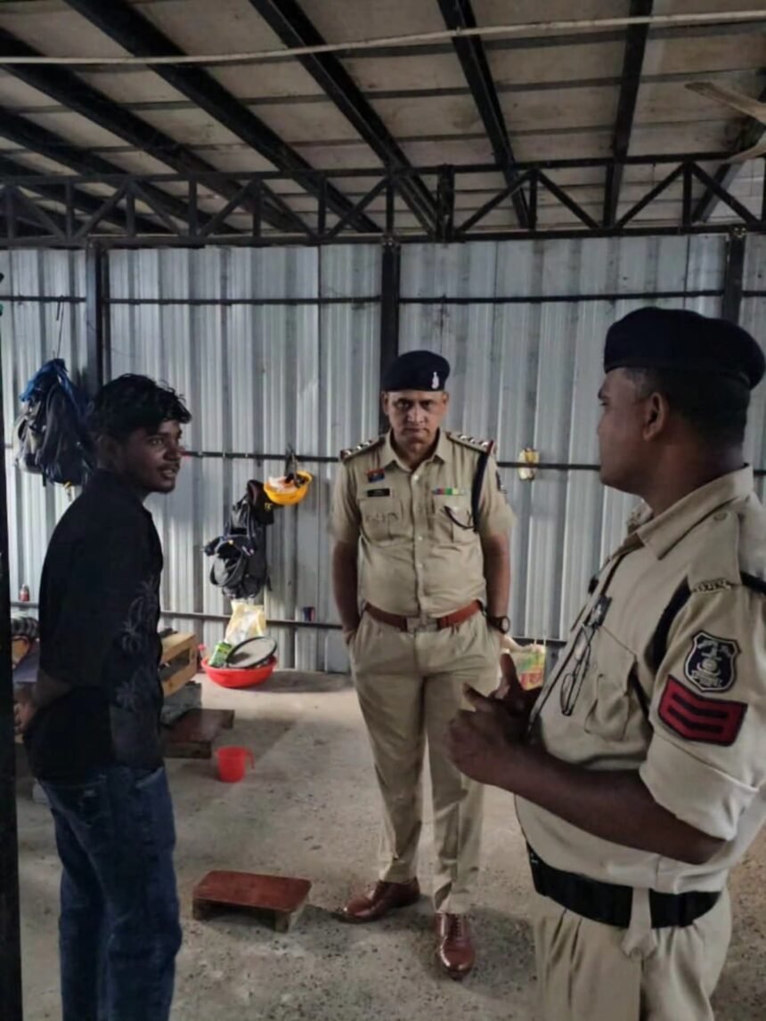 Police Verification : बलौदाबाजार में बाहरी मजदूरों की जांच, 68 के फिंगरप्रिंट लिए