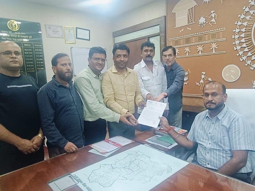 Pendra News : पट्टा वितरण की मांग, ब्लॉक कांग्रेस ने प्रशासन को सौंपा ज्ञापन