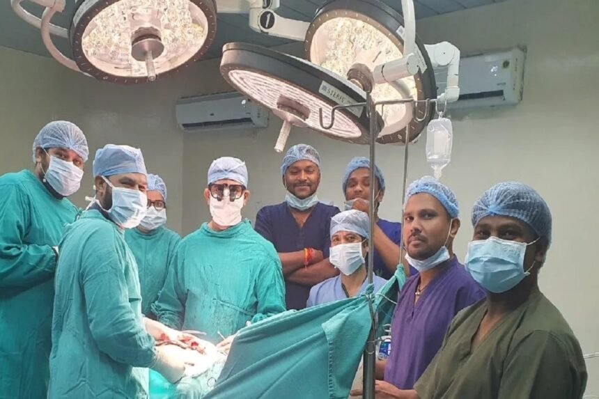 Lung Surgery : रायपुर में 15 साल के बालक की सफल फेफड़े की सर्जरी, बना सबसे कम उम्र का मरीज