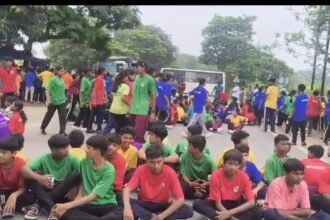 Eklavya School Protest : तीसरी बार सड़क पर उतरे छात्र, कलेक्टर को बुलाने पर अड़े