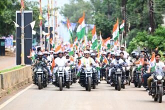 Bastar Tiranga Yatra 2026 : नारायणपुर से शुरू हुई तिरंगा यात्रा, बाइक से उपमुख्यमंत्री और वन मंत्री ने किया नेतृत्व