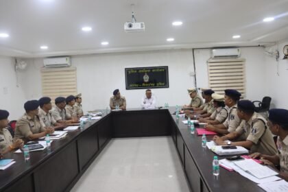 Police Meeting : IG रामगोपाल गर्ग ने ली बैठक, अपराध नियंत्रण और पुलिसिंग पर दिए सख्त निर्देश