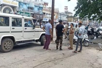 Fake Police Fraud : नकली पुलिस बनकर रिटायर्ड कर्मी से ठगी, सोने की चेन-अंगूठी लेकर थमाया नकली गहना
