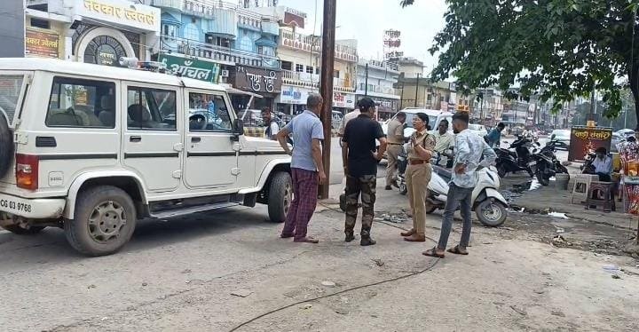 Fake Police Fraud : नकली पुलिस बनकर रिटायर्ड कर्मी से ठगी, सोने की चेन-अंगूठी लेकर थमाया नकली गहना