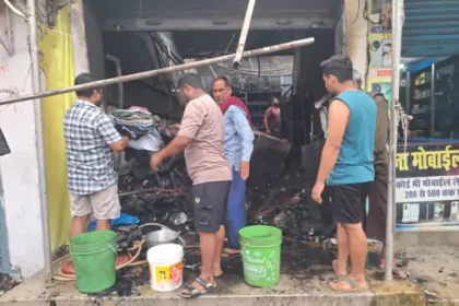 Cloth Shop Fire : कपड़े की दुकान में भीषण आग, 50 लाख से ज्यादा का सामान राख
