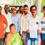 Dhamtari News : धान का पैसा दिला दो साहब, कलेक्टर के सामने फूट-फूटकर रोई बुजुर्ग महिला