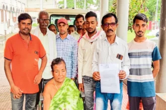 Dhamtari News : धान का पैसा दिला दो साहब, कलेक्टर के सामने फूट-फूटकर रोई बुजुर्ग महिला
