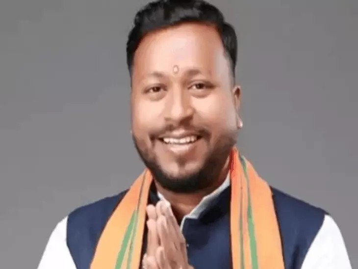 Raipur Councillor Office Ruckus : शराब की शिकायत के बाद पार्षद कार्यालय में हंगामा, तोड़फोड़ के आरोप में महिला गिरफ्तार