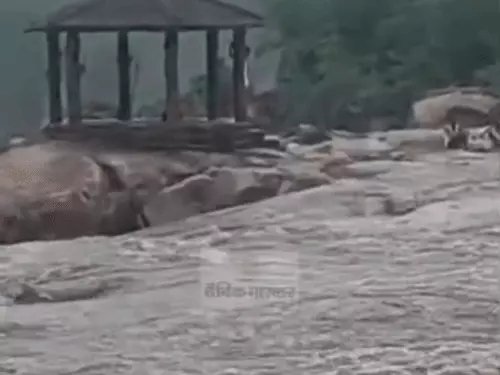 Heavy Rain Alert : कोरबा में 15 घंटे टापू पर फंसे 3 दोस्त, पुलिस ने बचाया; 2 दिन भारी बारिश का अलर्ट