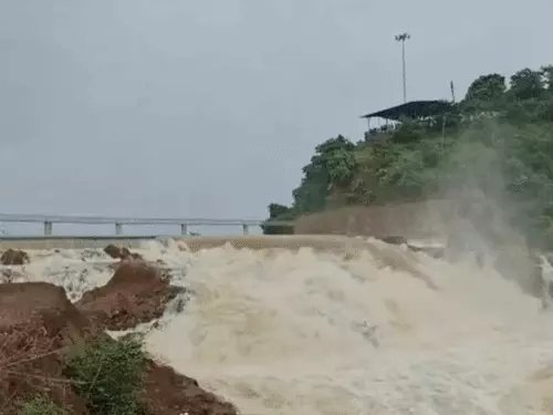 Khuntaghat Dam Viral Video